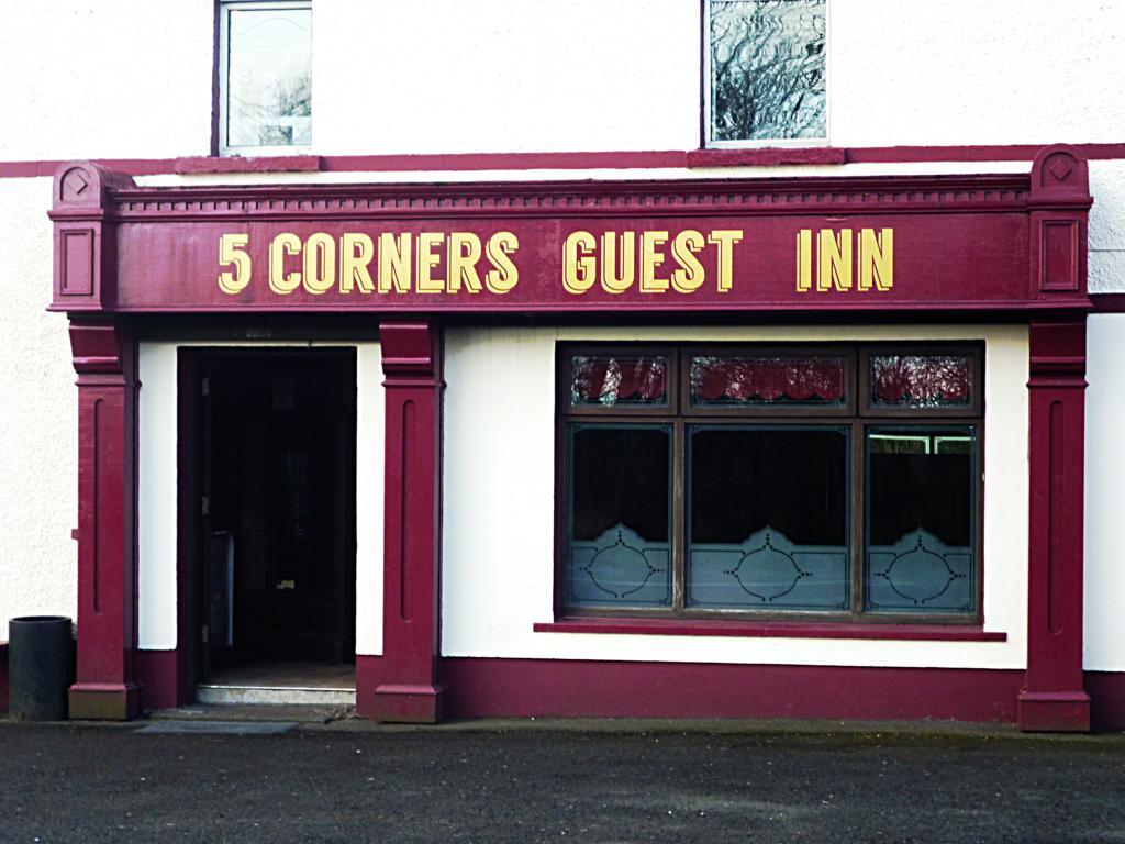 5 Corners Guest Inn Ballyclare Buitenkant foto